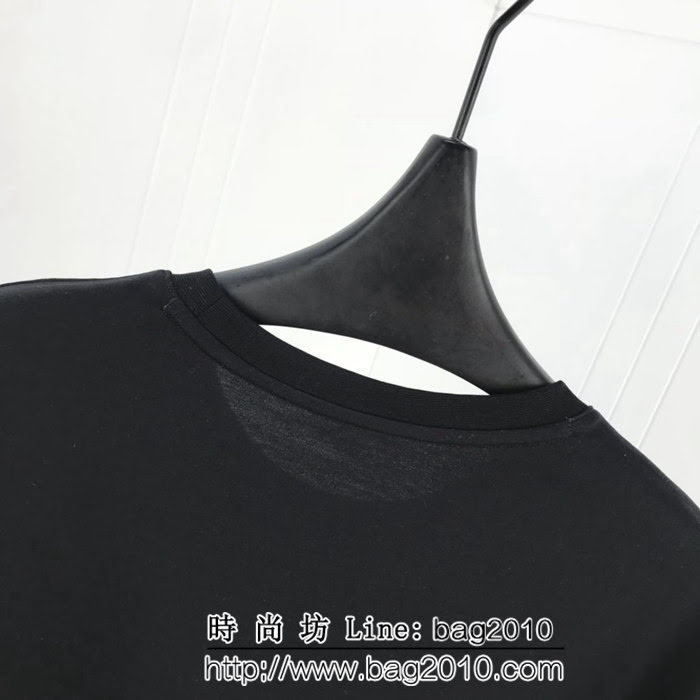 FENDI芬迪 19ss早春新款短袖 小怪獸字母印花圖案 定制絲光面料 高版本情侶款 ydi2171